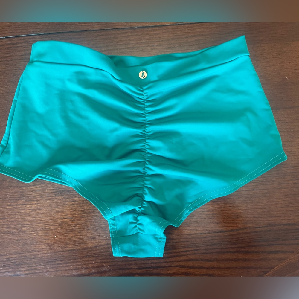 Lunalae luxury pole shorts in emerald green! High-Waist Athletic Shorts! - Picture 4 of 8